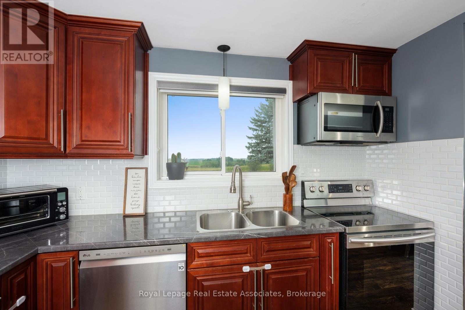 Photo 14 of 5527 Trafalgar Road, Erin ON