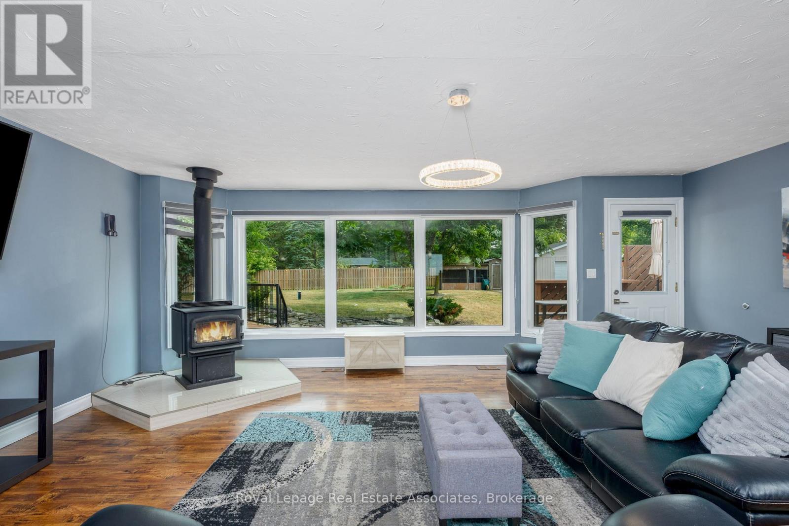 Photo 18 of 5527 Trafalgar Road, Erin ON
