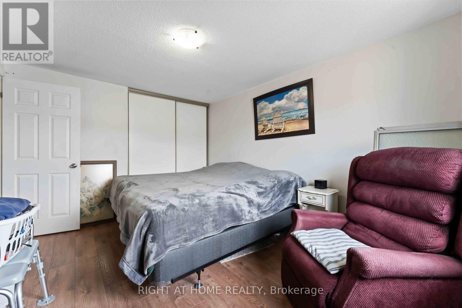Photo 14 of 21 5 Hadley Circle, Ottawa ON