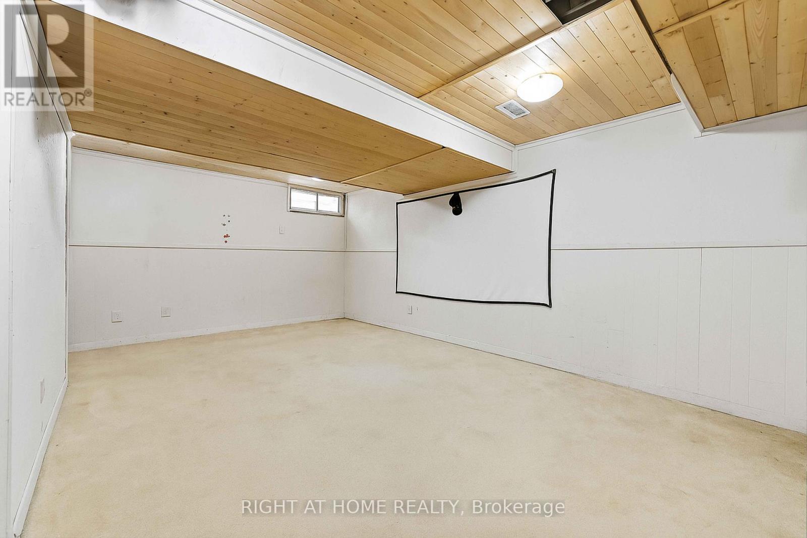 Photo 10 of 21 5 Hadley Circle, Ottawa ON