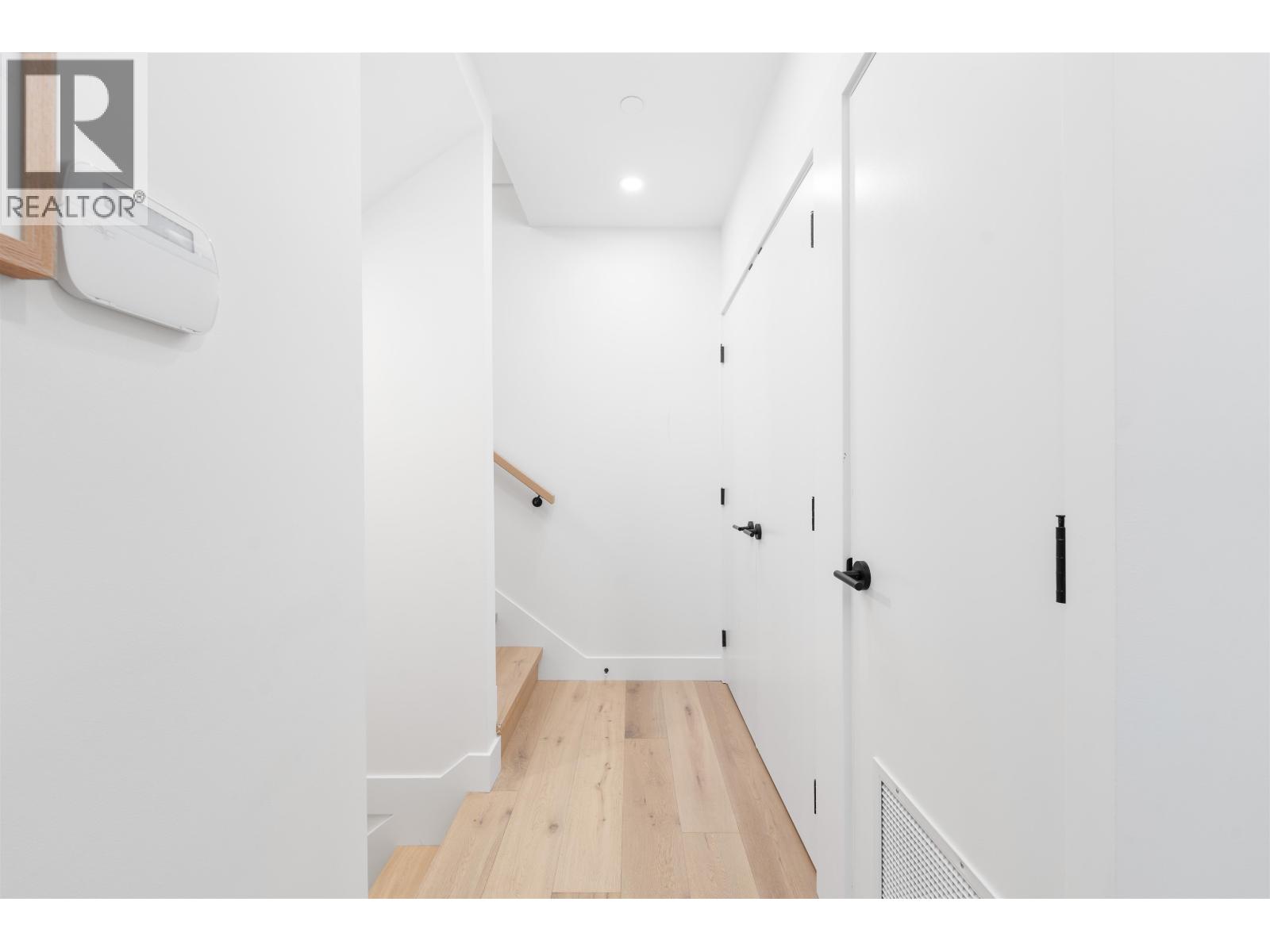 Photo 23 of 1 3118 Windsor Street, Vancouver BC