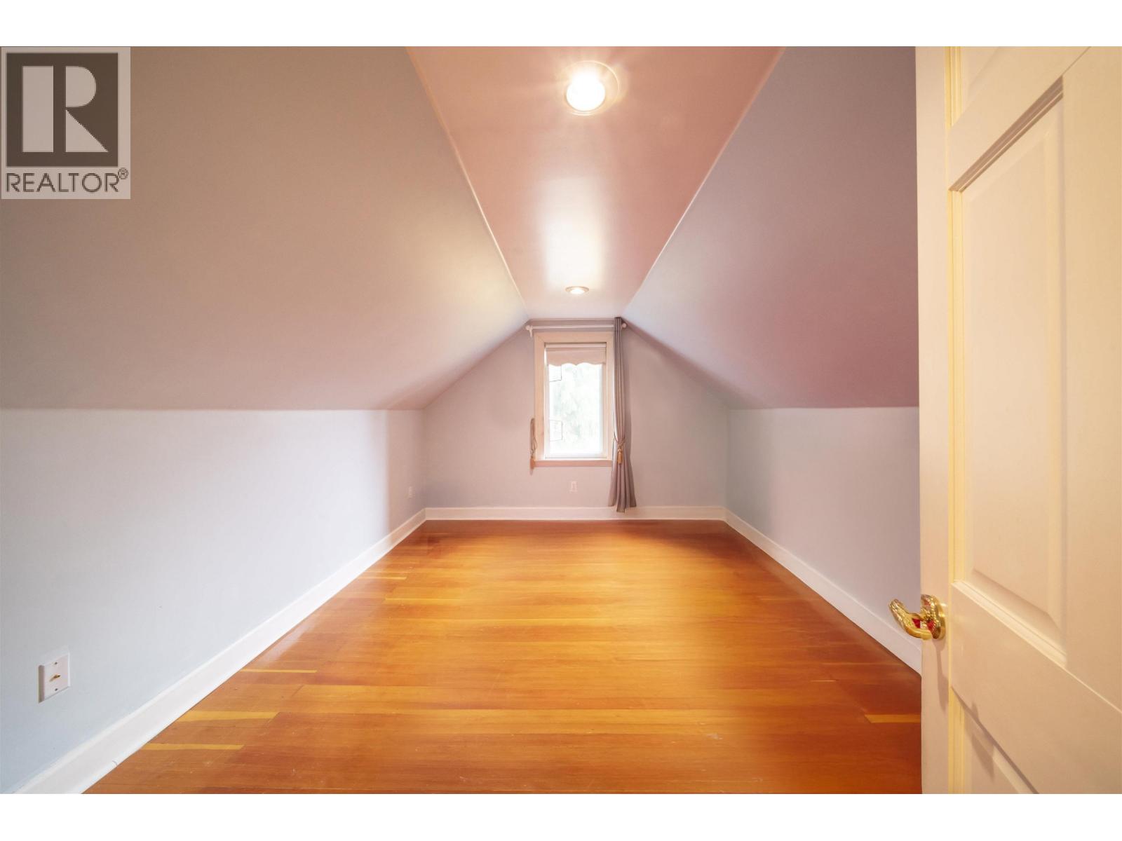 Photo 2 of 831 Second Street, New Westminster BC