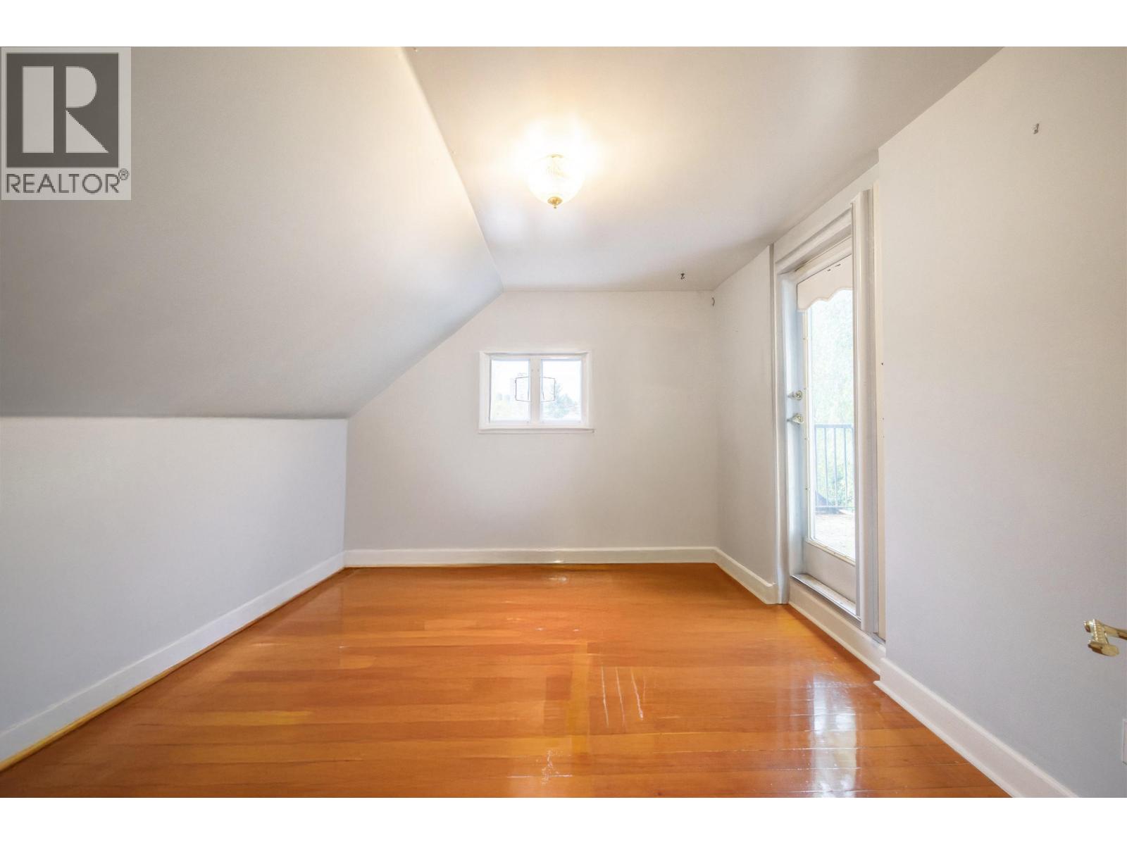 Photo 15 of 831 Second Street, New Westminster BC