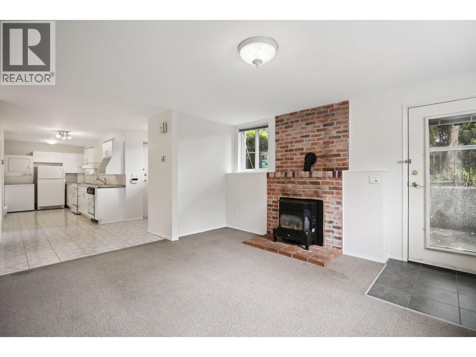 Photo 16 of 831 Second Street, New Westminster BC