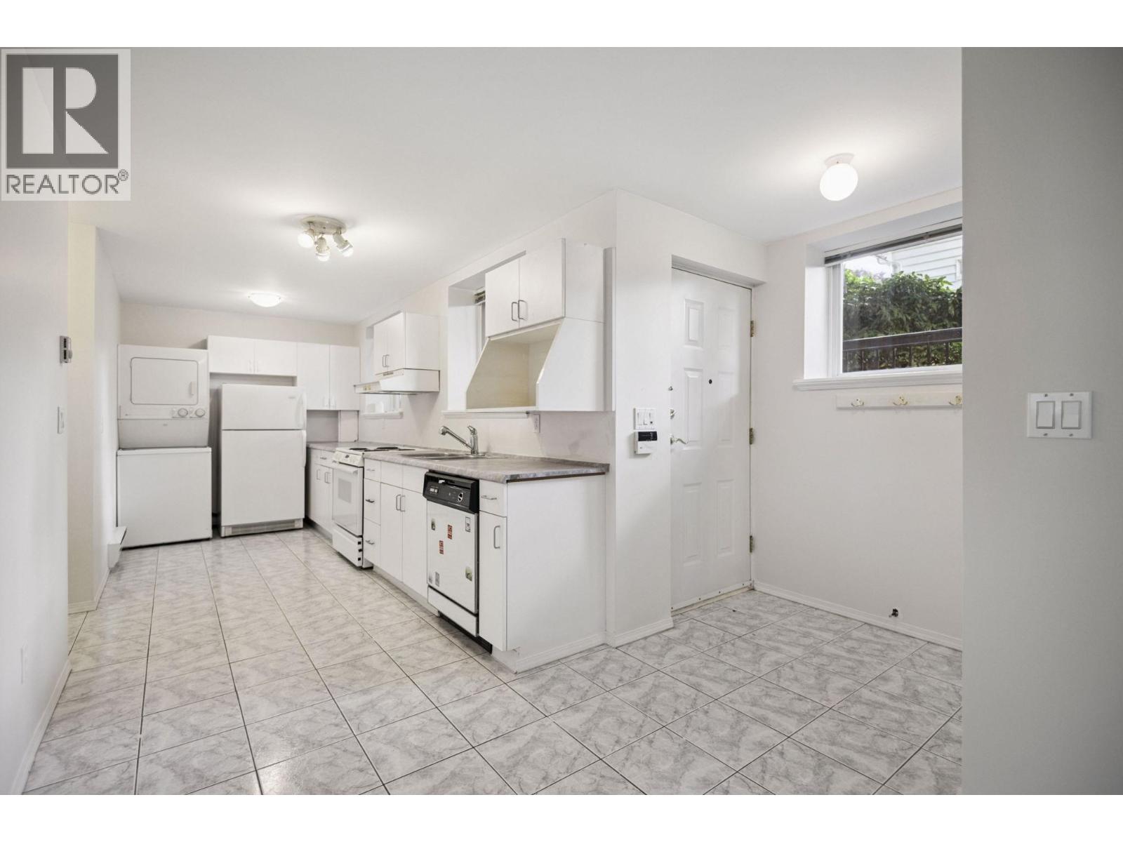 Photo 9 of 831 Second Street, New Westminster BC