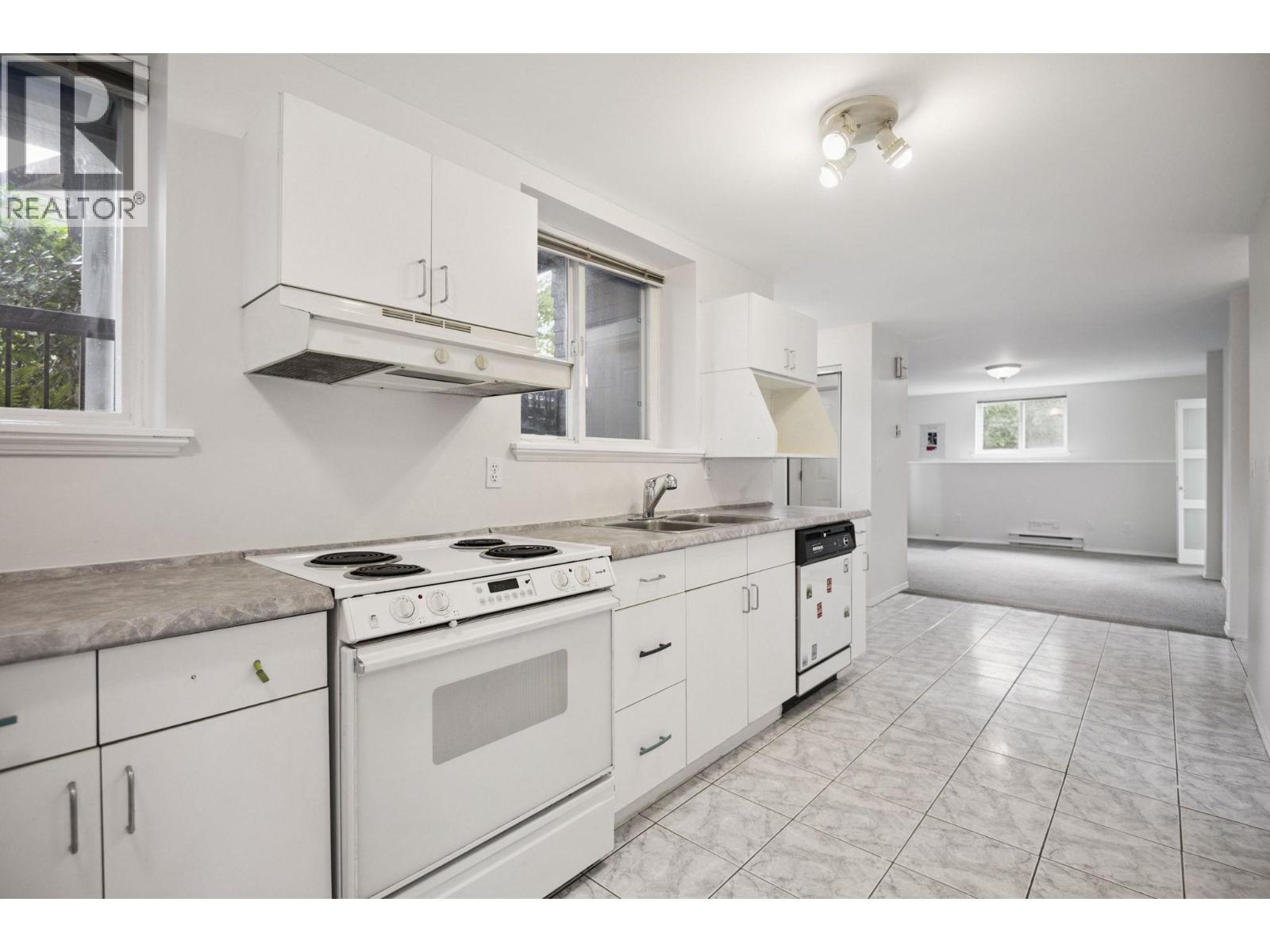 Photo 13 of 831 Second Street, New Westminster BC