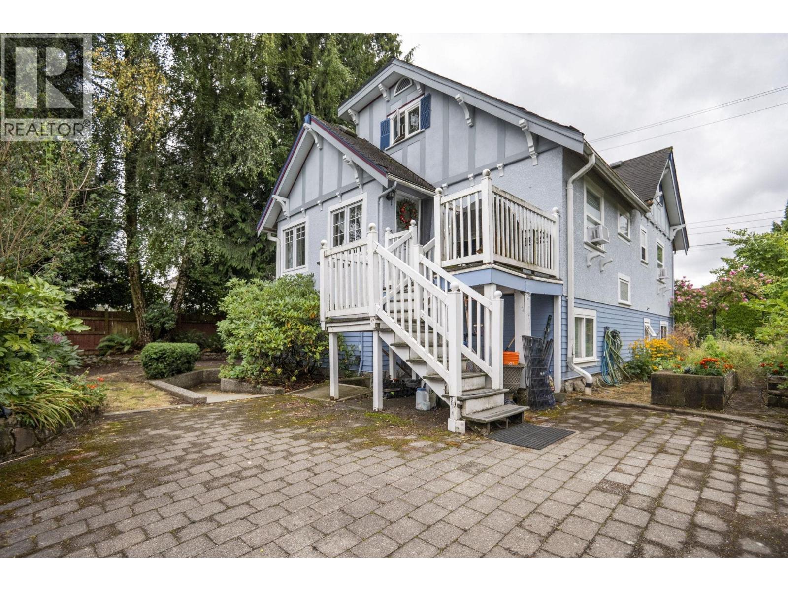 Photo 5 of 831 Second Street, New Westminster BC