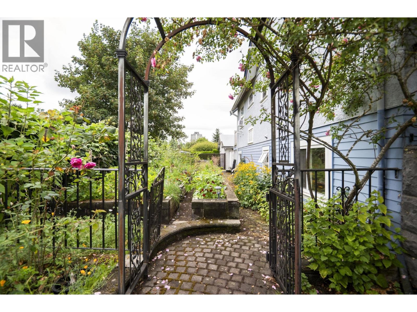 Photo 26 of 831 Second Street, New Westminster BC