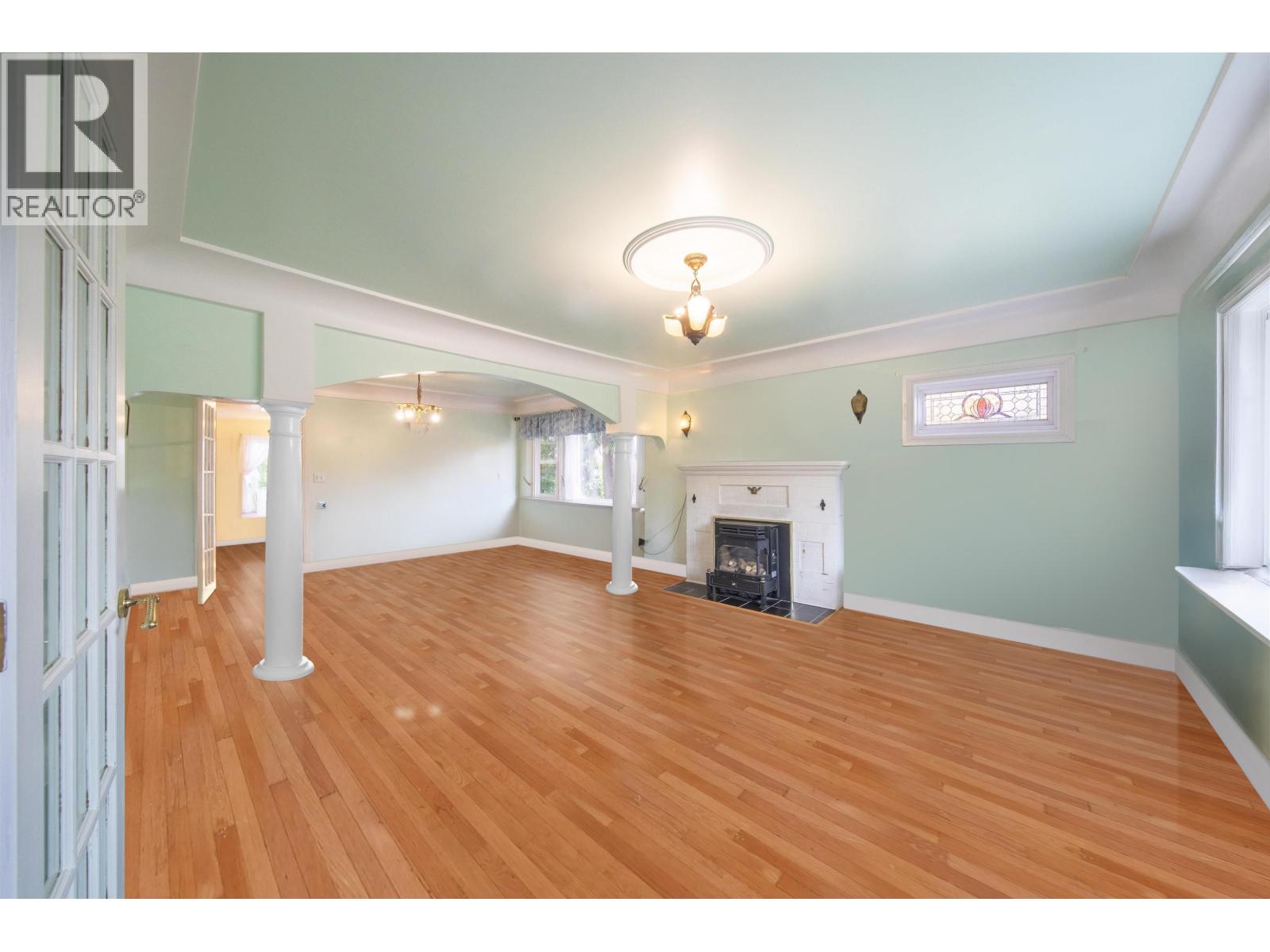 Photo 24 of 831 Second Street, New Westminster BC
