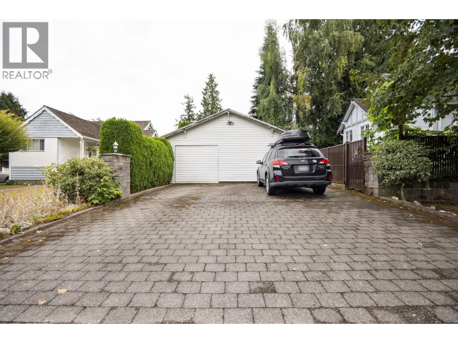 Photo 31 of 831 Second Street, New Westminster BC