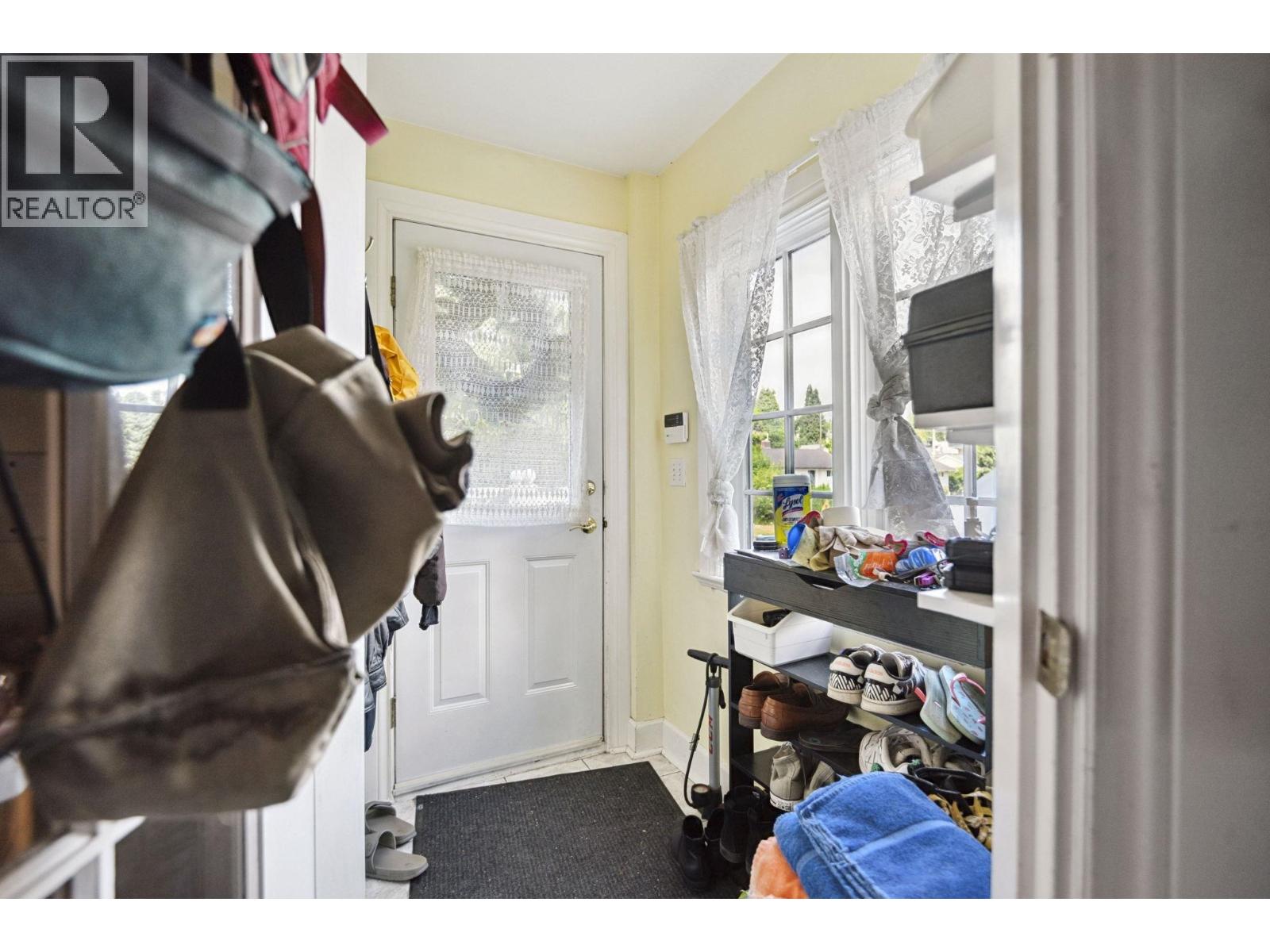 Photo 18 of 831 Second Street, New Westminster BC