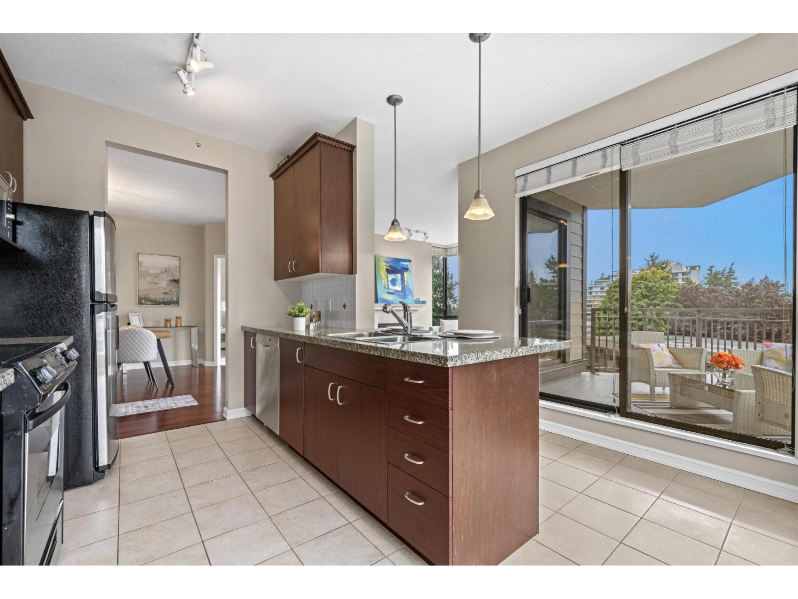 Photo 10 of 503 1550 Martin Street, White Rock BC