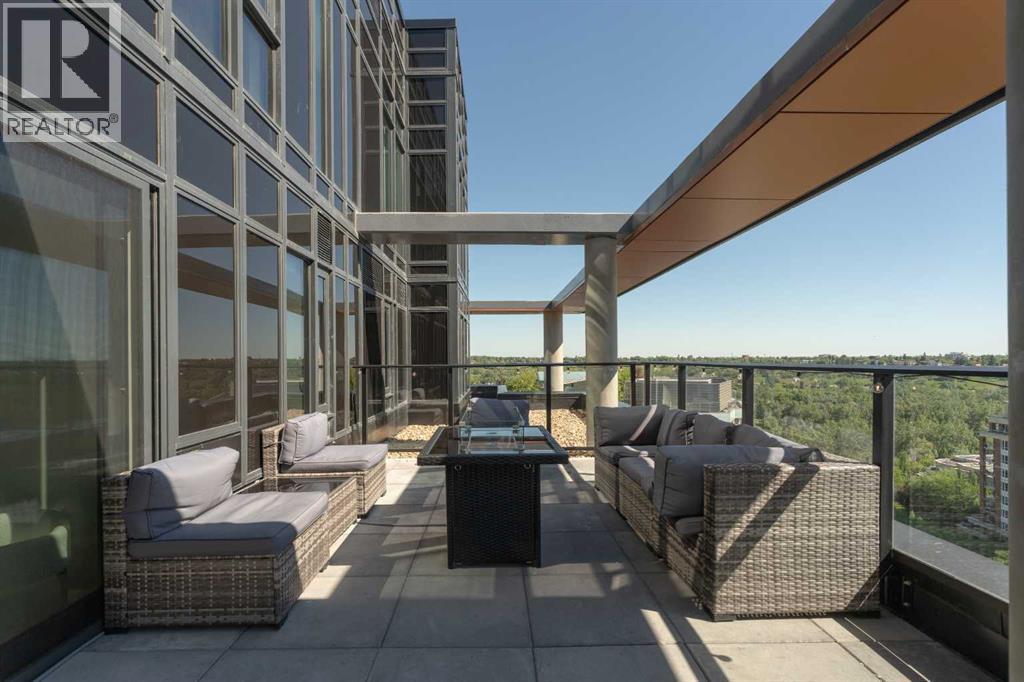 Single Family House for Sale in    Avenue SW Eau Claire Calgary 