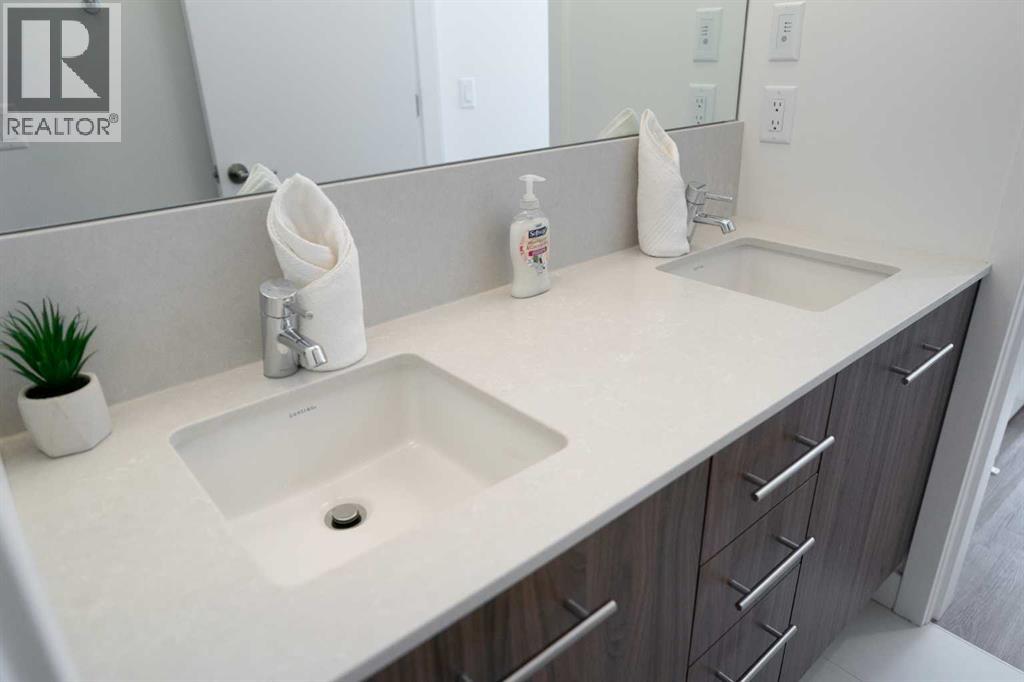 Single Family House for Sale in    Avenue SW Eau Claire Calgary 