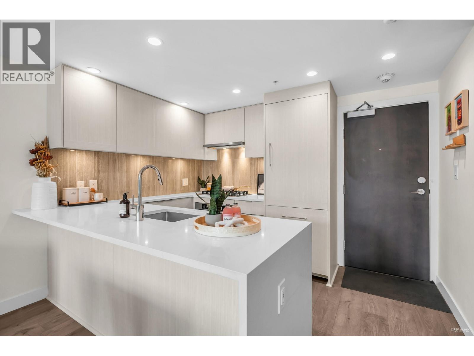 Photo 2 of 6785 Marlborough Avenue, Burnaby BC