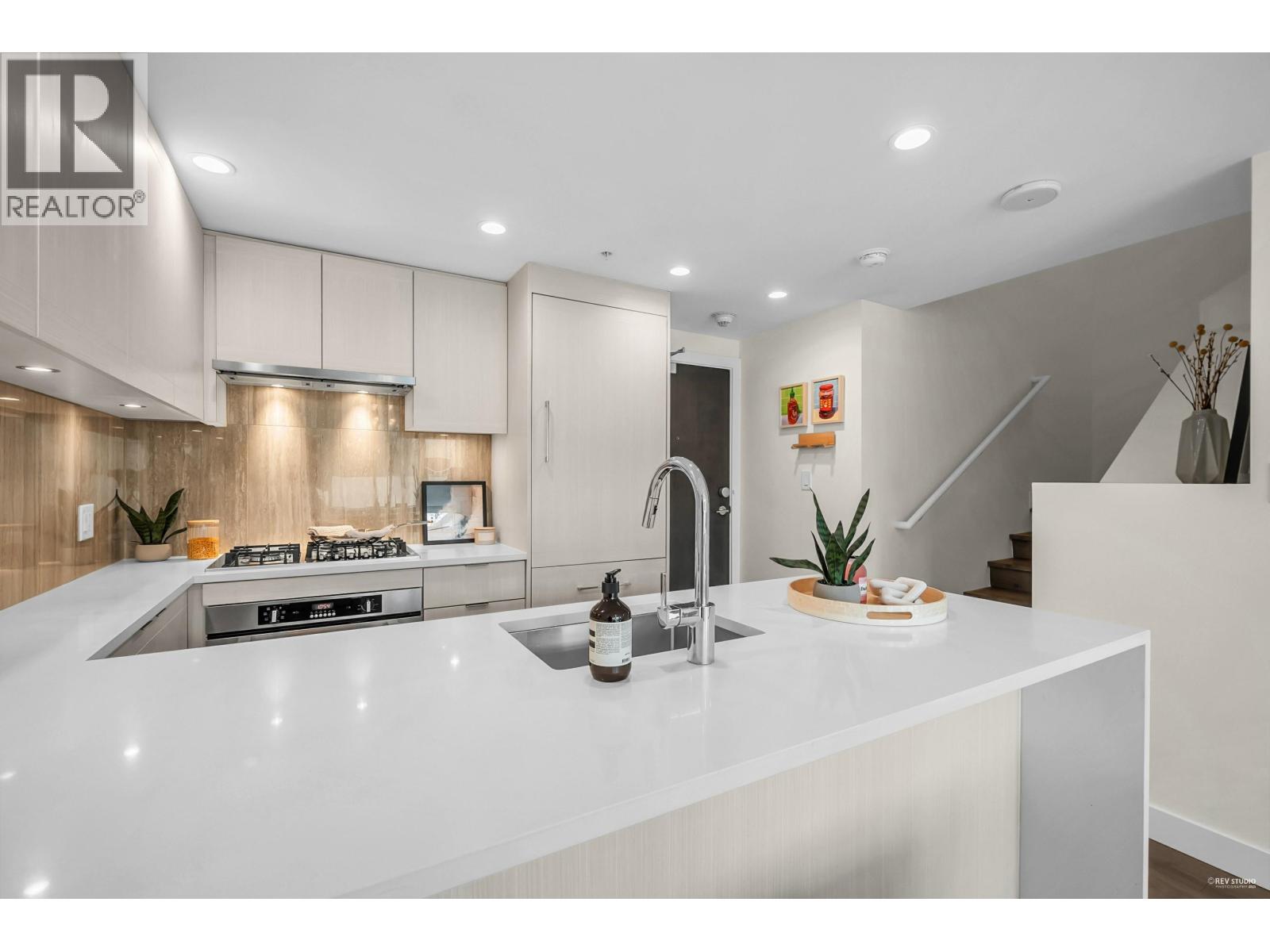 Photo 9 of 6785 Marlborough Avenue, Burnaby BC