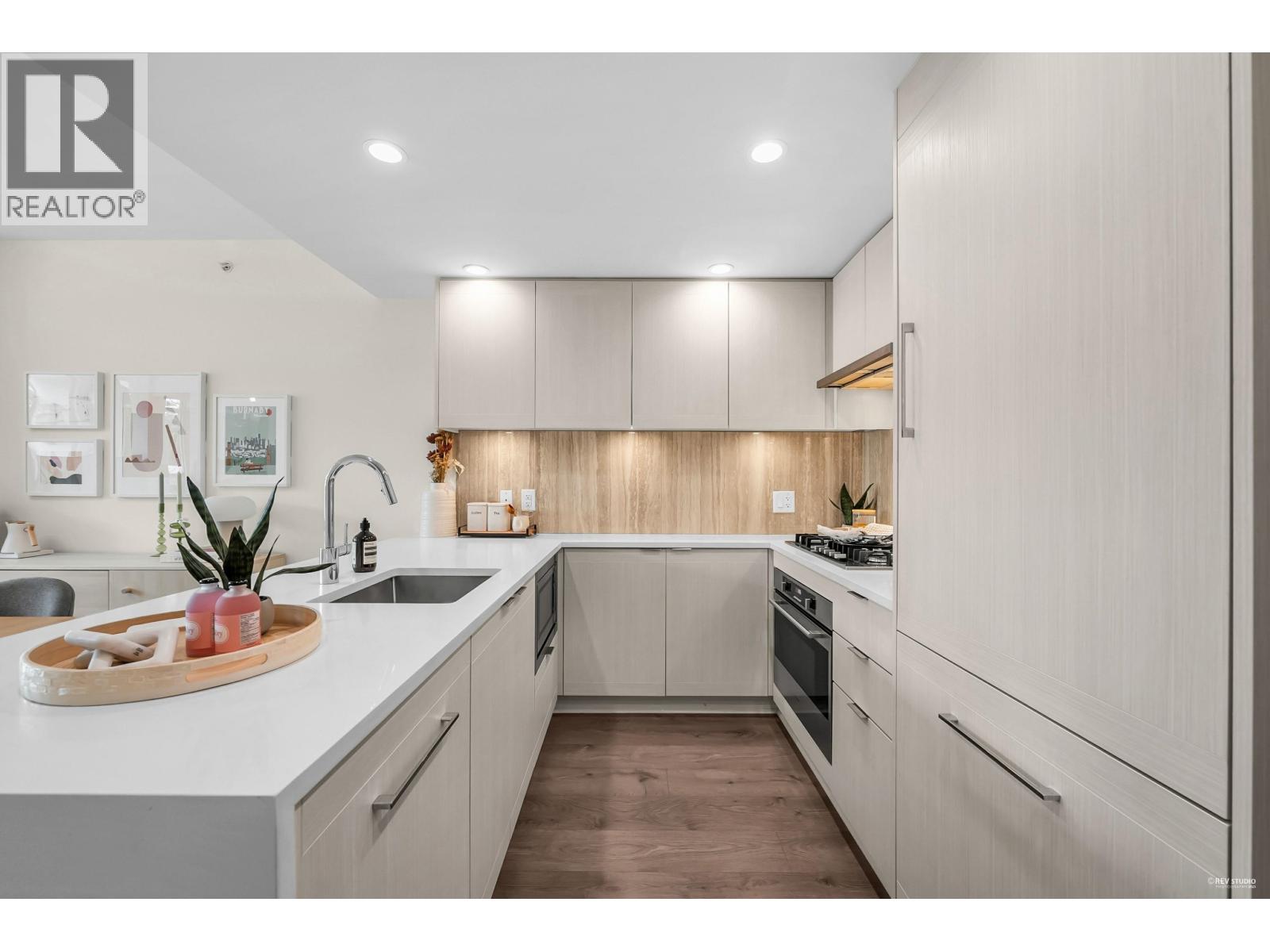 Photo 4 of 6785 Marlborough Avenue, Burnaby BC