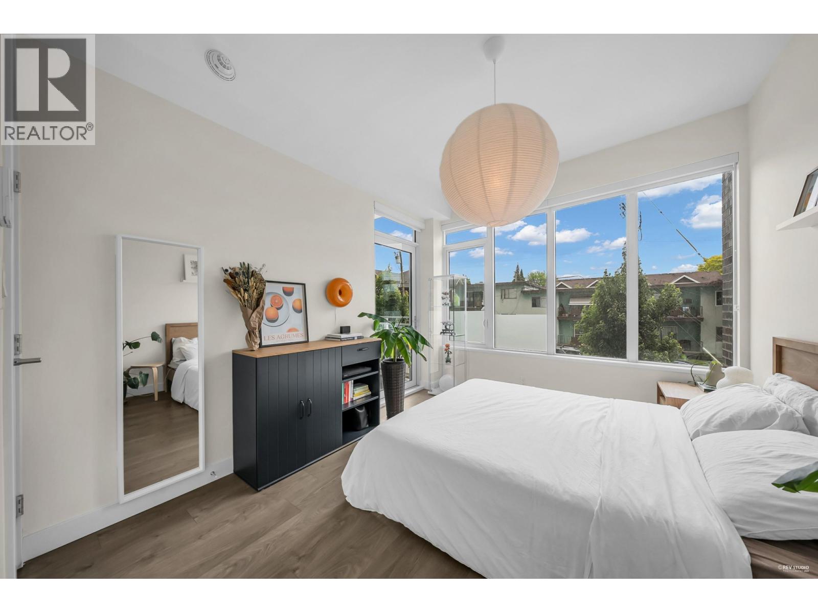 Photo 5 of 6785 Marlborough Avenue, Burnaby BC
