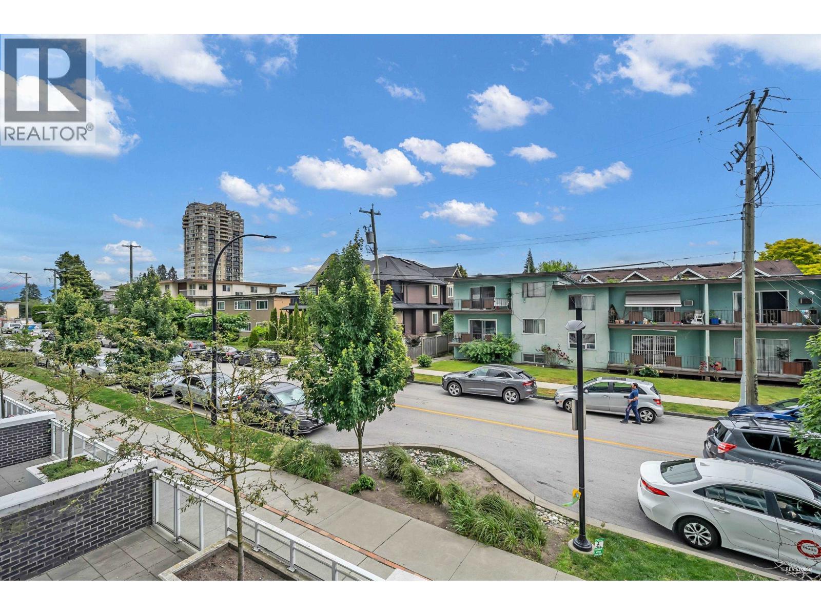 Photo 3 of 6785 Marlborough Avenue, Burnaby BC