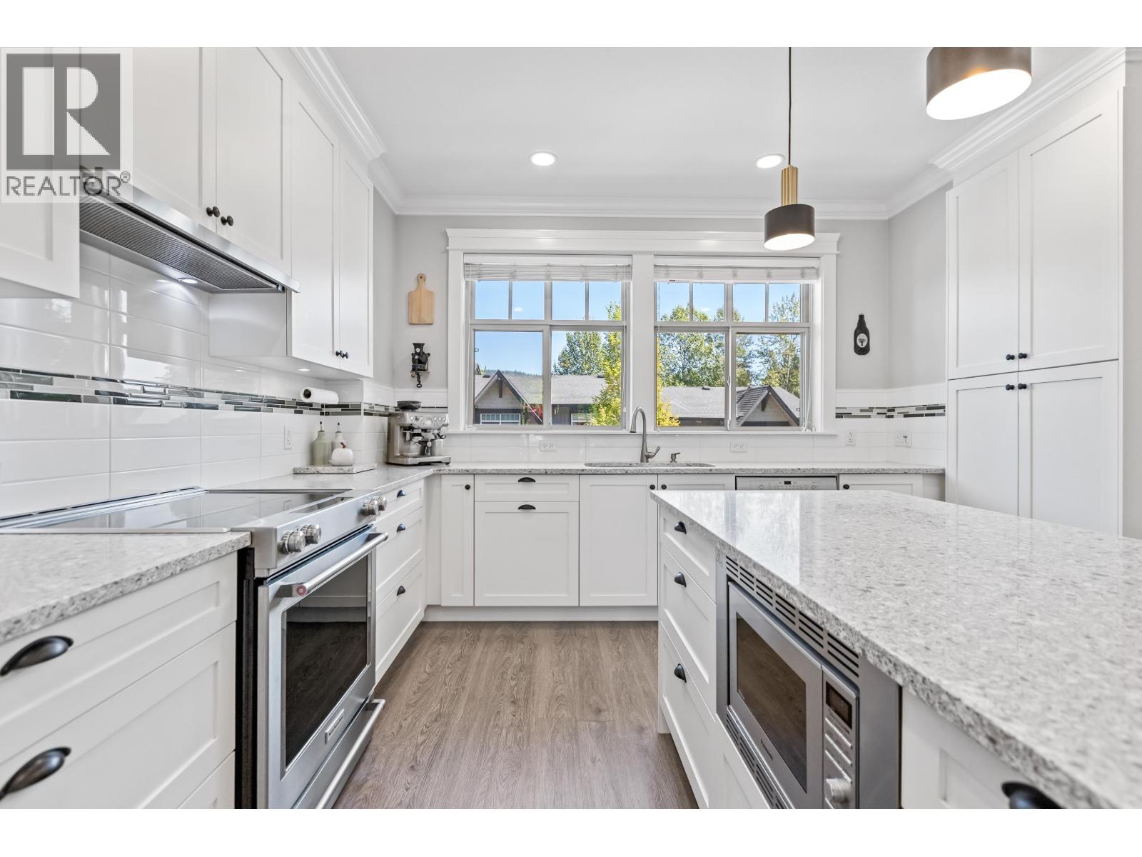 Photo 5 of 11 10525 240 Street, Maple Ridge BC