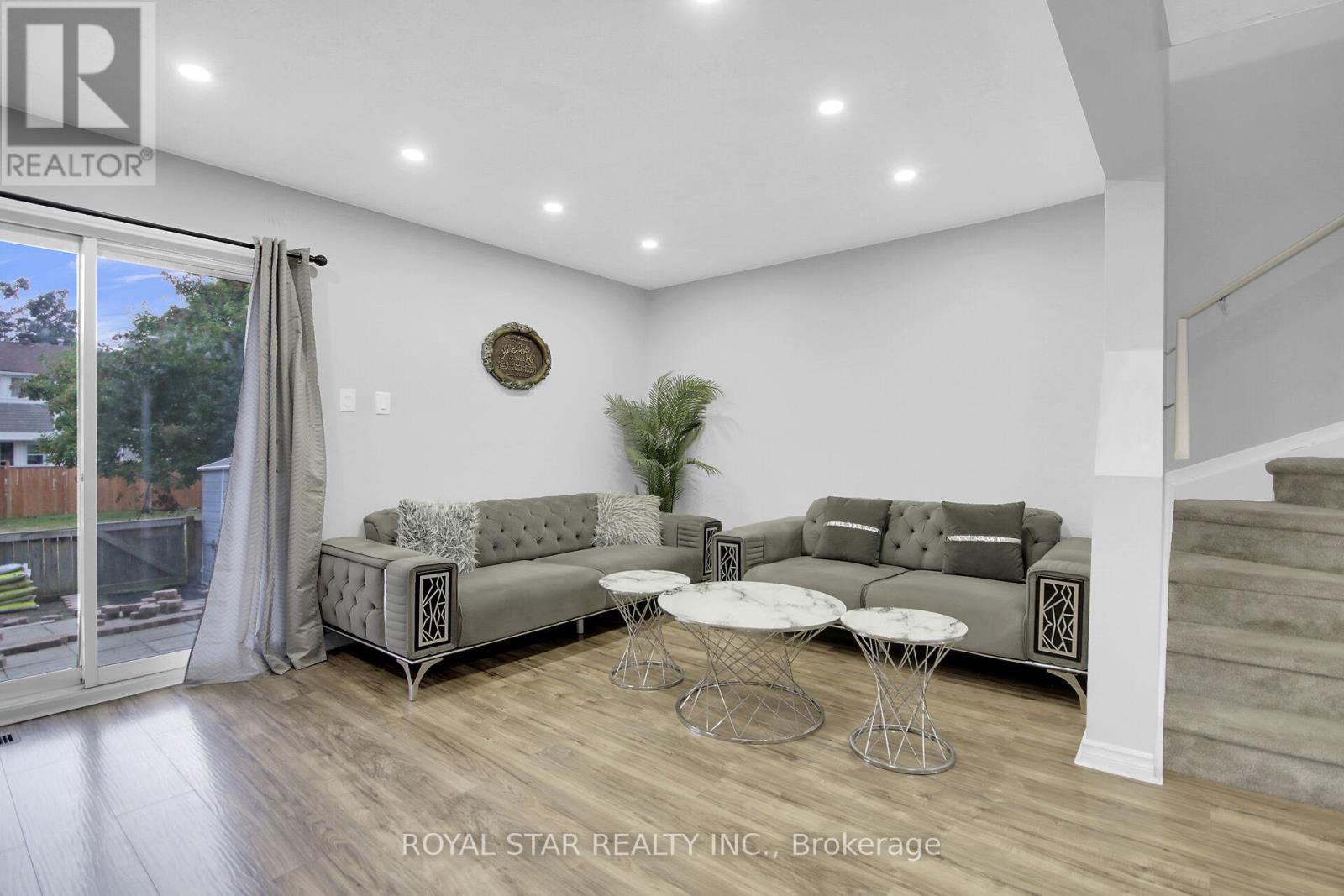 Photo 2 of 2761 Pimlico Crescent, Ottawa ON