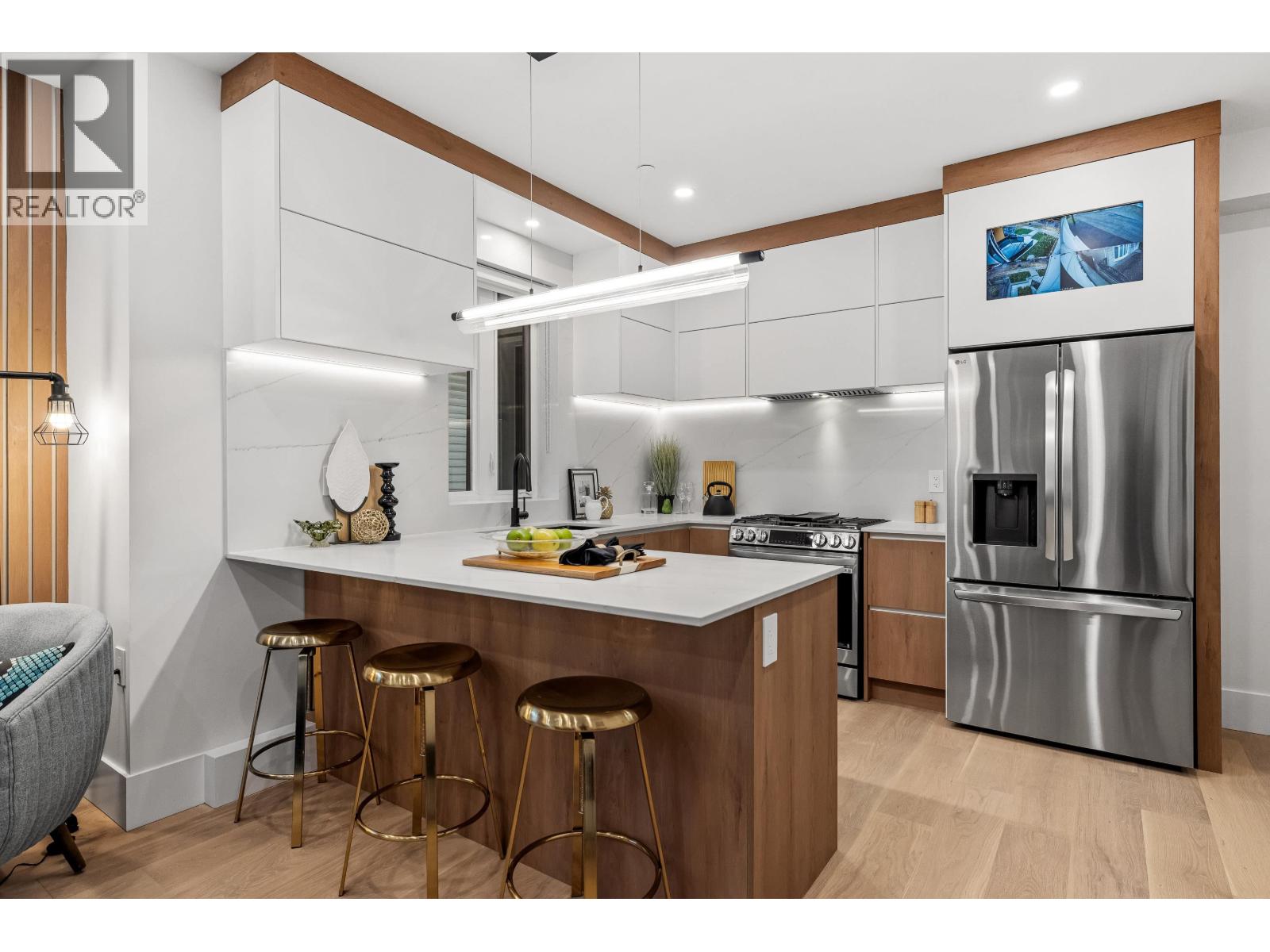 Photo 1 of 3221 Grant Street, Vancouver BC