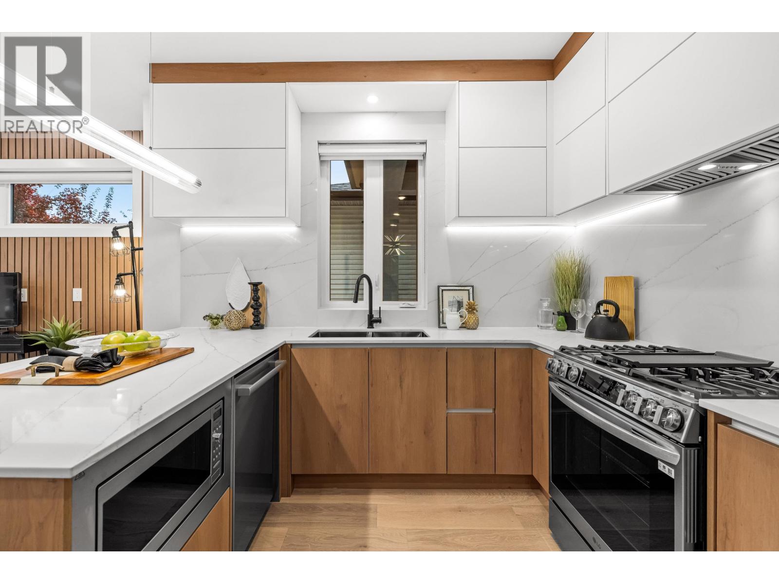 Photo 2 of 3221 Grant Street, Vancouver BC