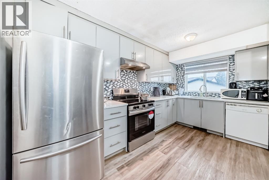 Single Family House Bi-level for Sale in  Falworth Place NE Falconridge Calgary 