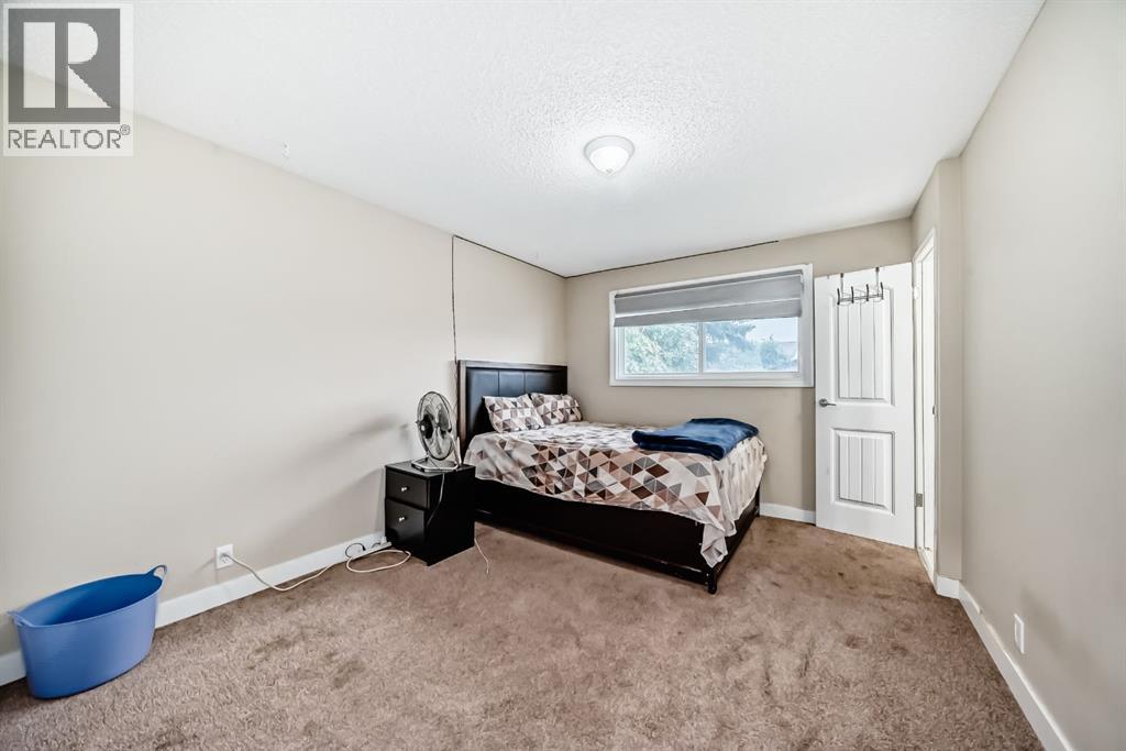 Single Family House Bi-level for Sale in  Falworth Place NE Falconridge Calgary 