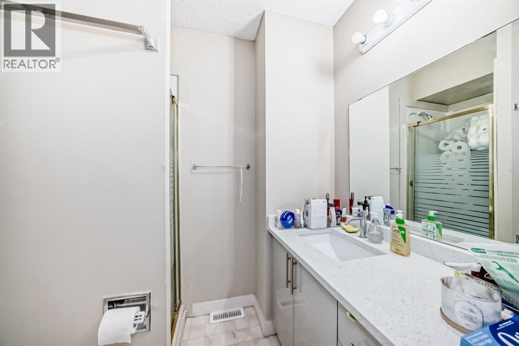 Single Family House Bi-level for Sale in  Falworth Place NE Falconridge Calgary 