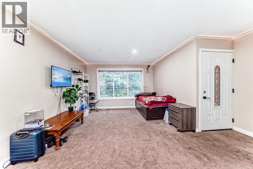 Single Family House Bi-level for Sale in  Falworth Place NE Falconridge Calgary 