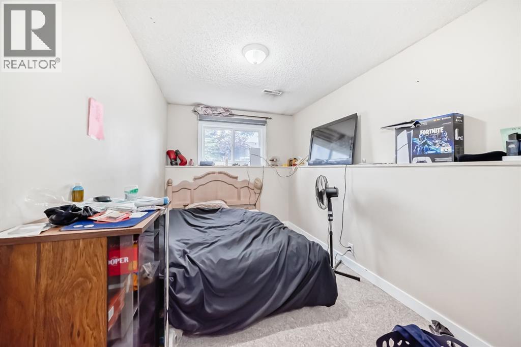 Single Family House Bi-level for Sale in  Falworth Place NE Falconridge Calgary 
