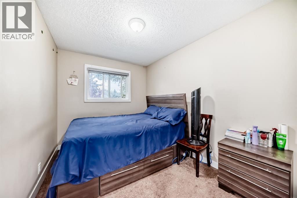 Single Family House Bi-level for Sale in  Falworth Place NE Falconridge Calgary 