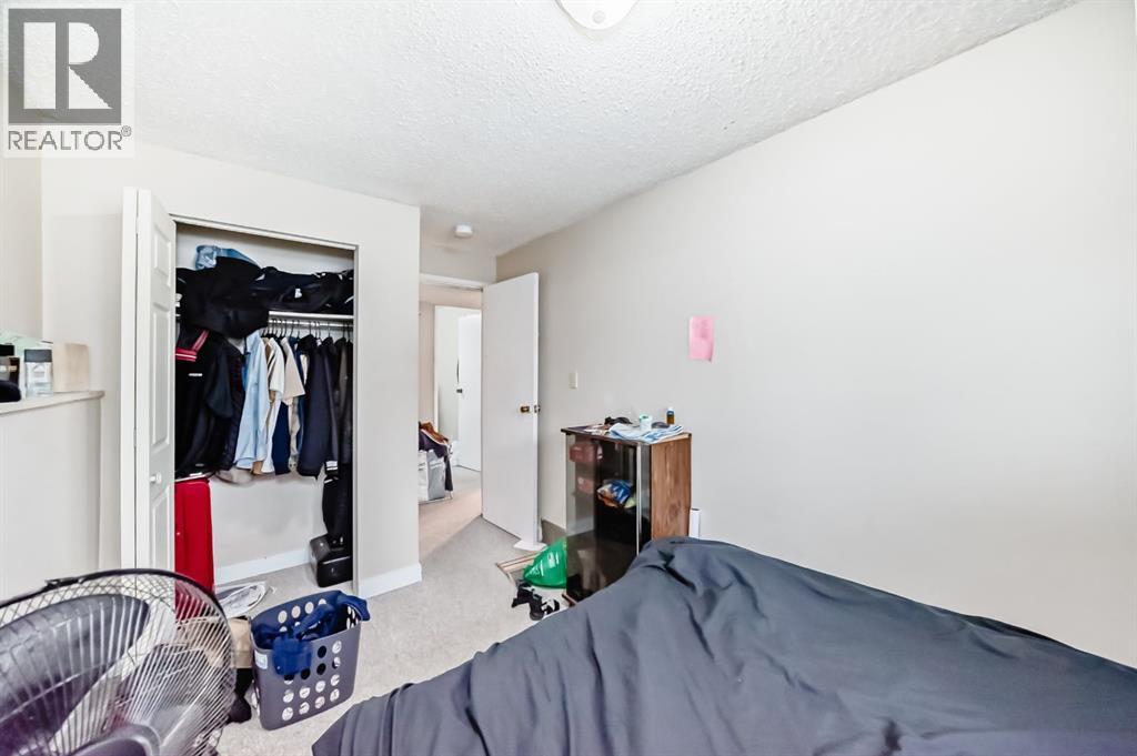 Single Family House Bi-level for Sale in  Falworth Place NE Falconridge Calgary 