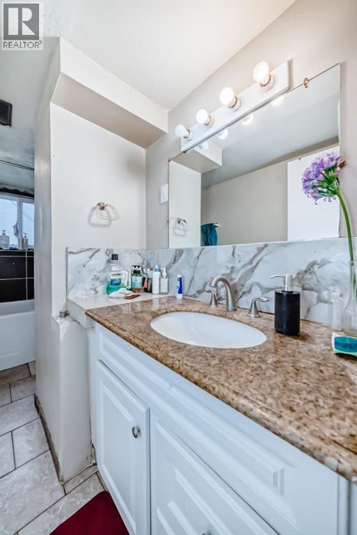 Single Family House Bi-level for Sale in  Falworth Place NE Falconridge Calgary 