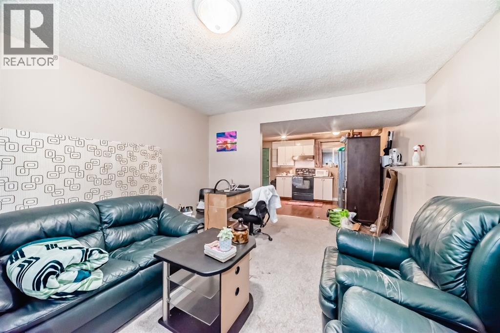 Single Family House Bi-level for Sale in  Falworth Place NE Falconridge Calgary 