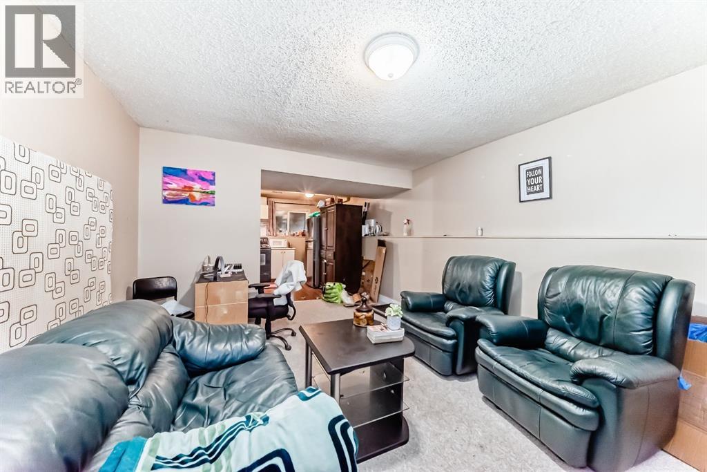 Single Family House Bi-level for Sale in  Falworth Place NE Falconridge Calgary 