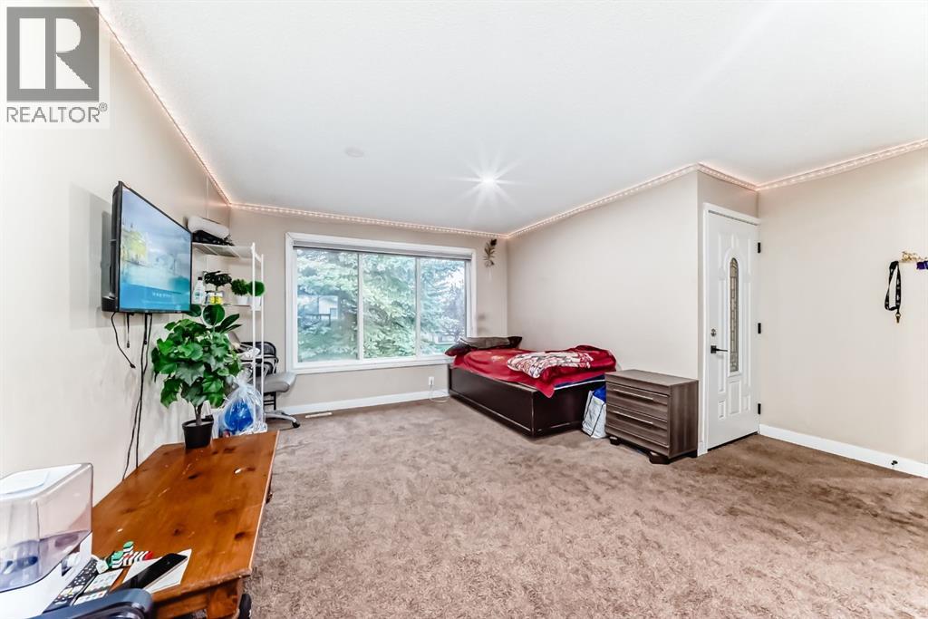 Single Family House Bi-level for Sale in  Falworth Place NE Falconridge Calgary 