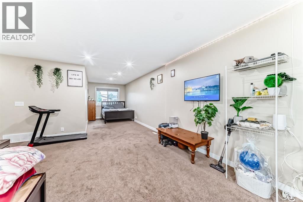 Single Family House Bi-level for Sale in  Falworth Place NE Falconridge Calgary 