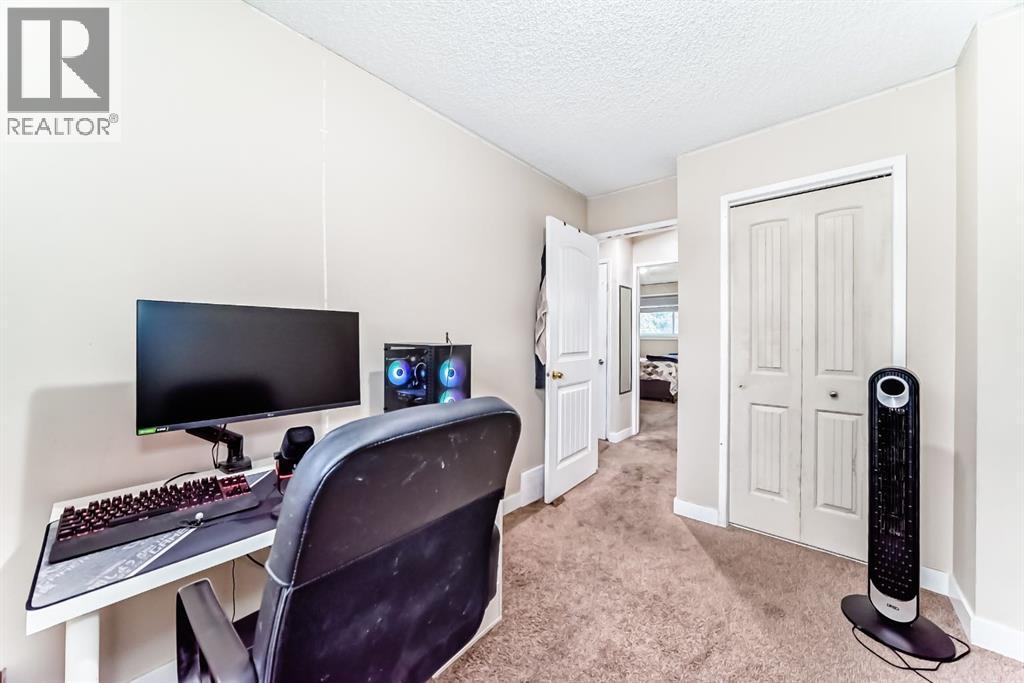 Single Family House Bi-level for Sale in  Falworth Place NE Falconridge Calgary 