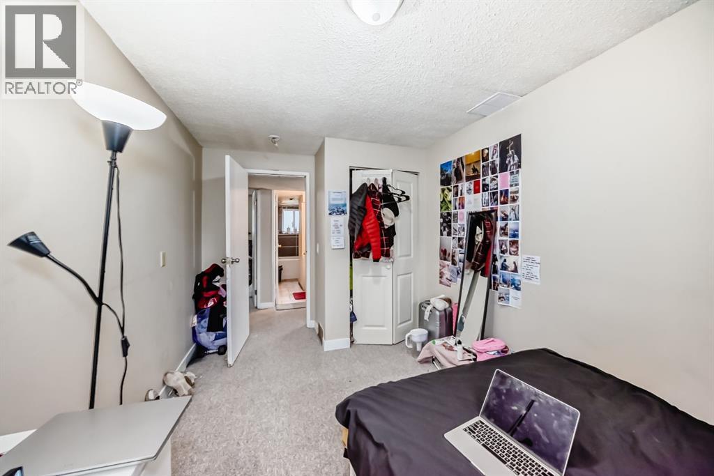 Single Family House Bi-level for Sale in  Falworth Place NE Falconridge Calgary 