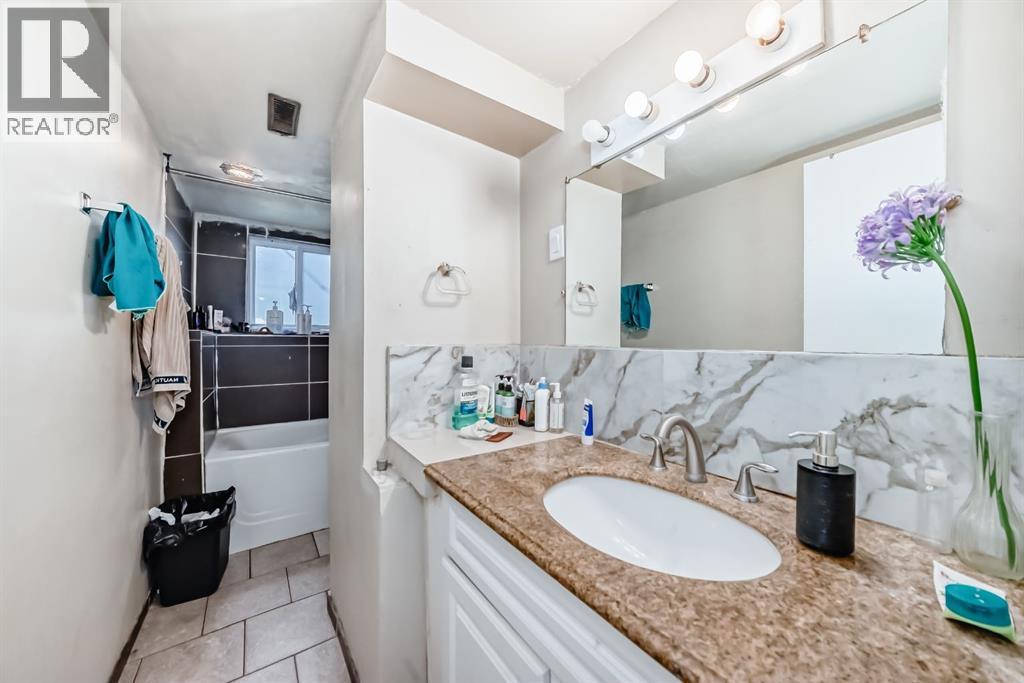 Single Family House Bi-level for Sale in  Falworth Place NE Falconridge Calgary 