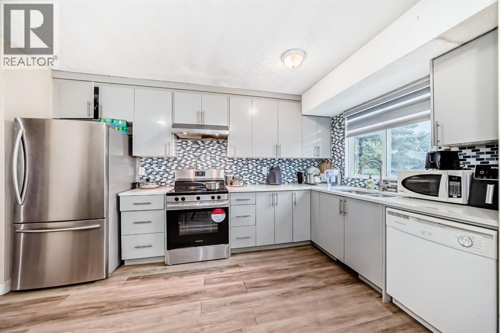 Single Family House Bi-level for Sale in  Falworth Place NE Falconridge Calgary 
