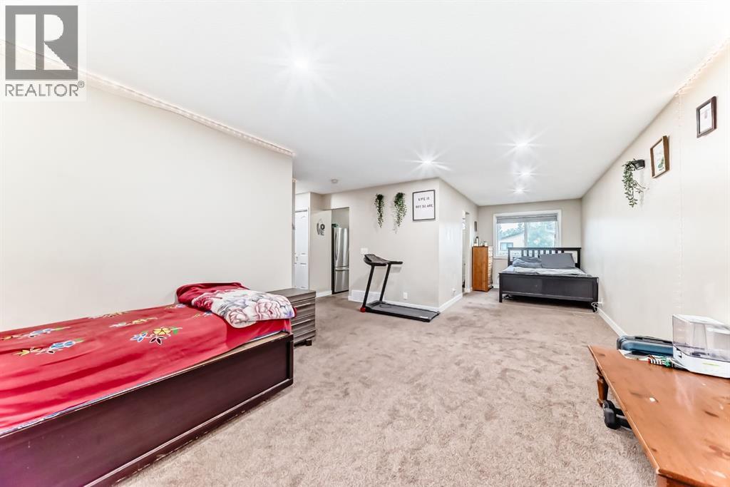 Single Family House Bi-level for Sale in  Falworth Place NE Falconridge Calgary 