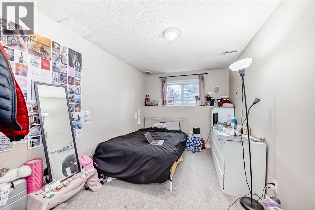 Single Family House Bi-level for Sale in  Falworth Place NE Falconridge Calgary 
