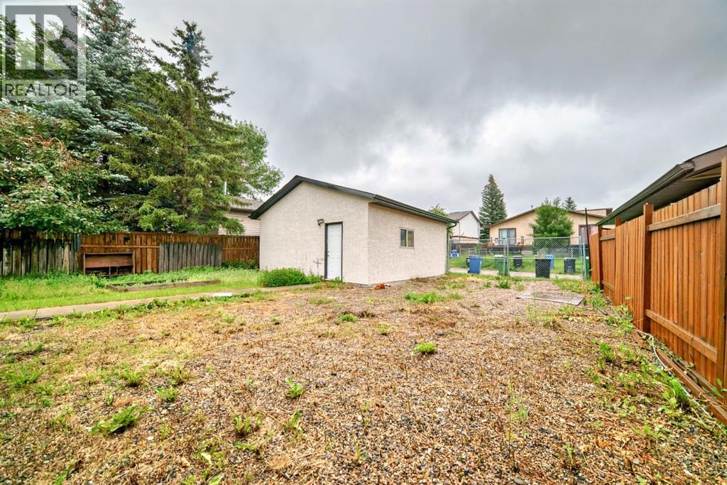 Single Family House Bi-level for Sale in  Falworth Place NE Falconridge Calgary 