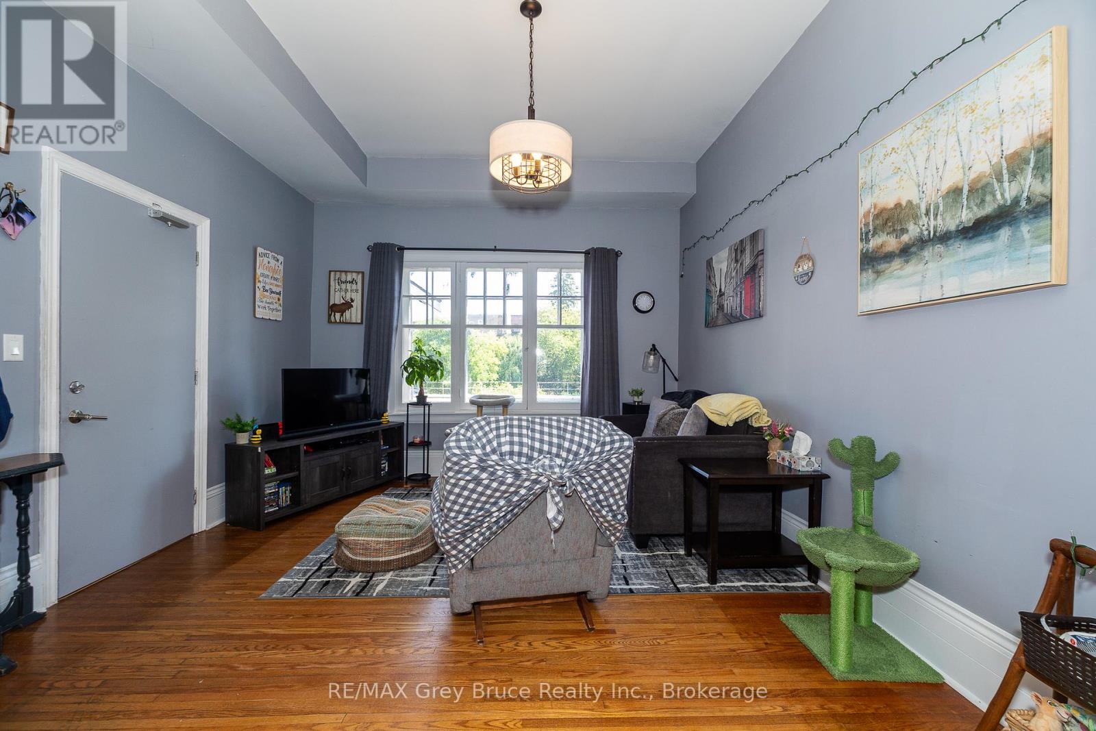Photo 33 of 996 1st Avenue W, Owen Sound ON