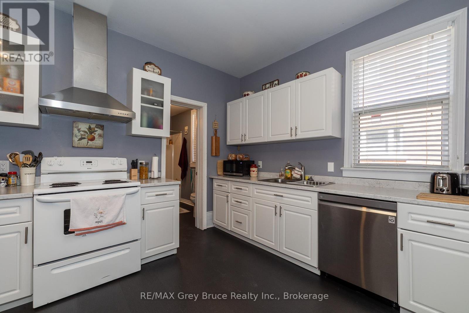 Photo 16 of 996 1st Avenue W, Owen Sound ON