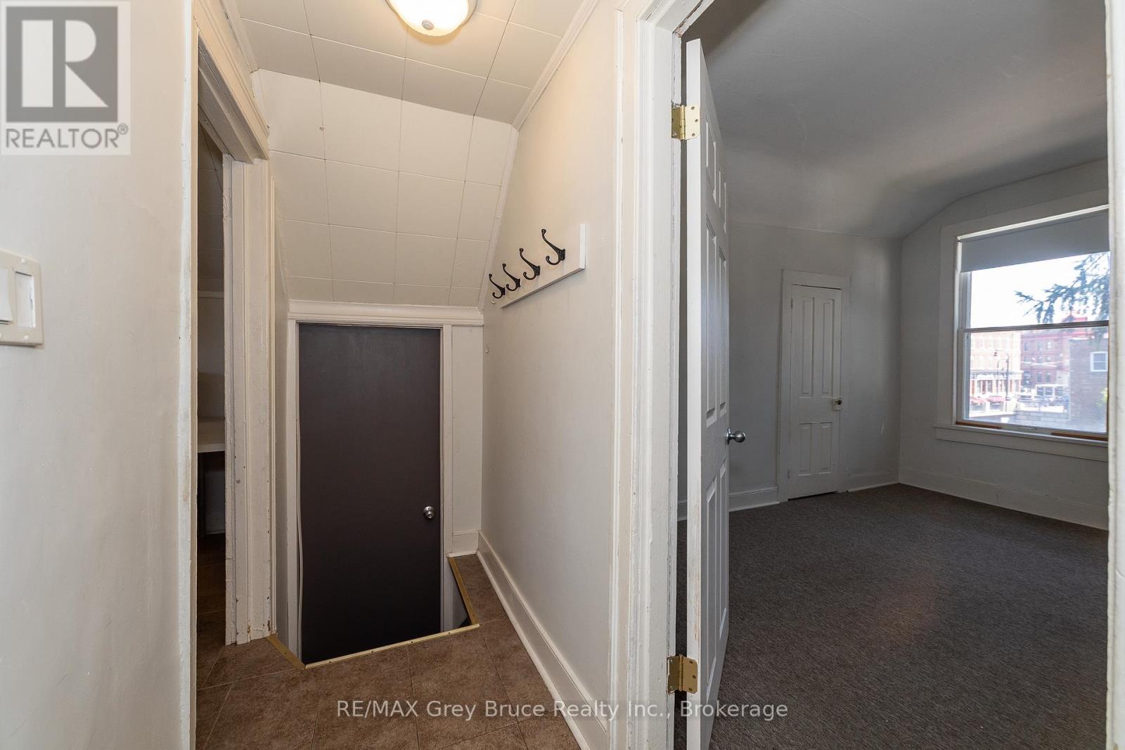 Photo 7 of 996 1st Avenue W, Owen Sound ON