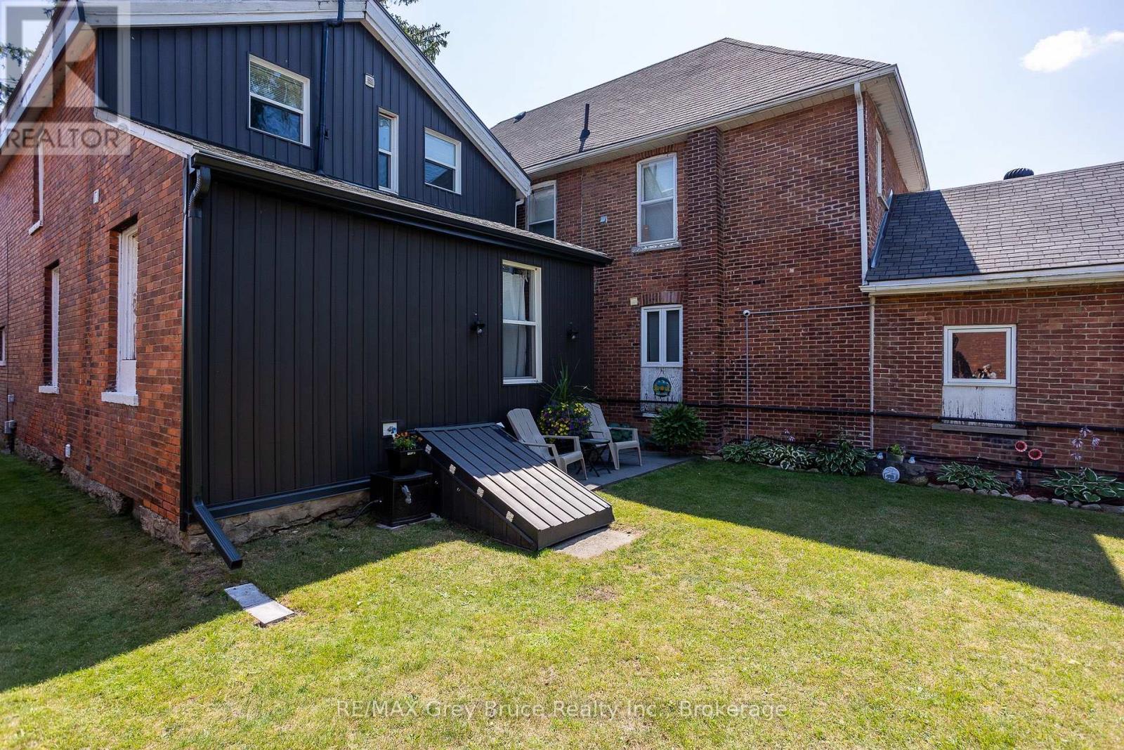 Photo 11 of 996 1st Avenue W, Owen Sound ON